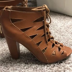 Tan/Brown heels!